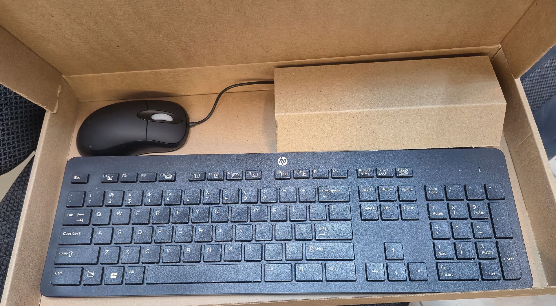کیبورد سیم دار HP به همراه موس
